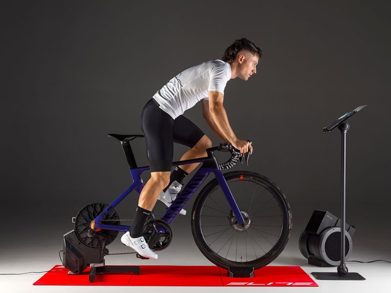 Allenarsi e Gareggiare sui Rulli: Guida Completa per il Ciclismo Indoor