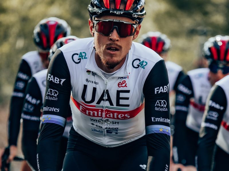Abbigliamento UAE Team Emirates -  Sentiti parte del Team